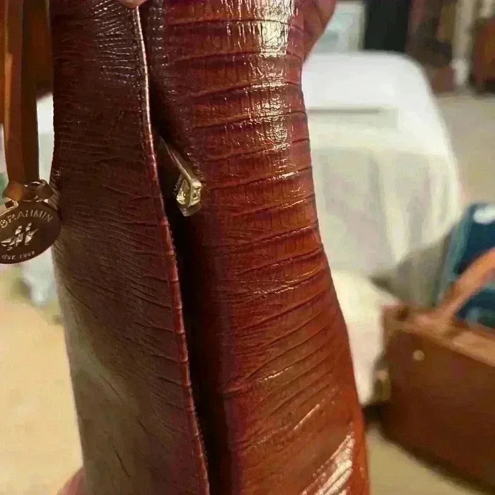 Brahmin Vintage Style Large Hobo.  Genuine stamped Leather.  Pre Owned. - Picture 11 of 12